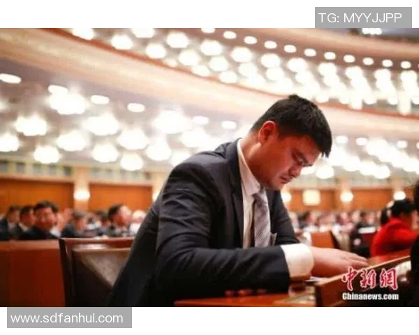 姚明与女记者的故事背后揭示了体育与媒体的深刻联系与挑战