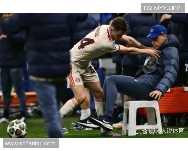 曼联逆转国米3-2晋级世界杯决赛意外瞬间引发全场狂欢