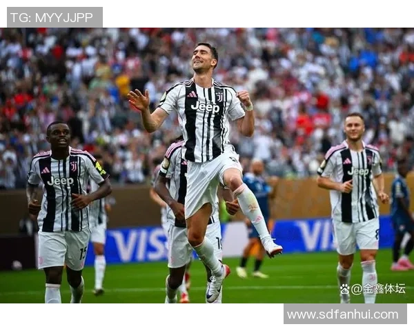 足总杯精彩对决拜仁4-0战胜尤文图斯争议判罚引发热议