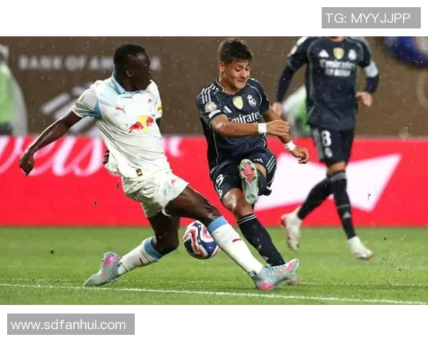 国王杯激战尤文图斯逆转曼城红牌争议引发全场热议与十大精彩进球回顾