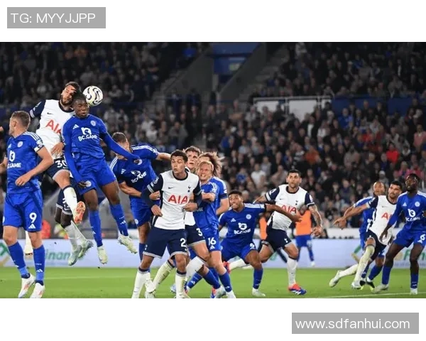 巴黎圣日耳曼大胜热刺6-2神扑瞬间成比赛焦点引发热议