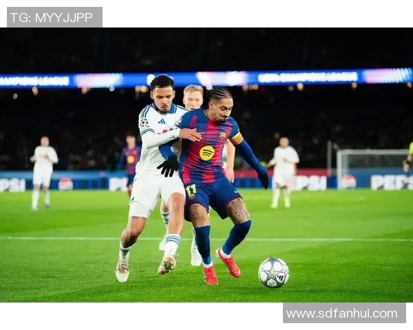 欧冠激战：拜仁逆转那不勒斯乌龙球瞬间点燃全场激情与十大精彩进球回顾