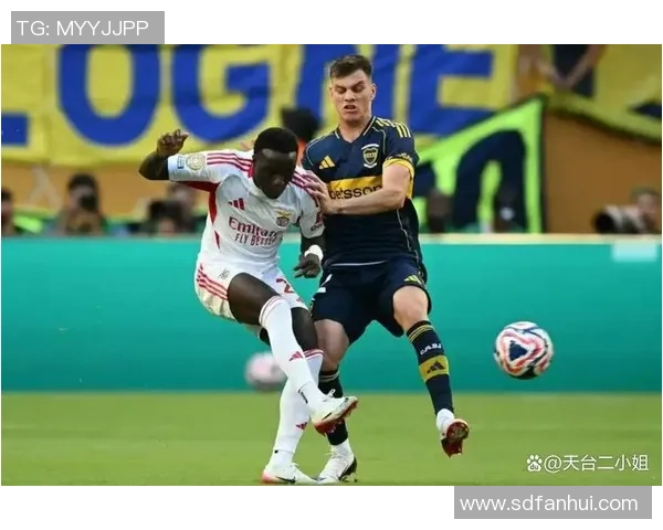 英超激战：本菲卡小胜AC米兰帽子戏法引发争议判罚热议