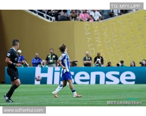 友谊赛精彩对决巴黎圣日耳曼与波尔图战成平局红牌事件引发热议