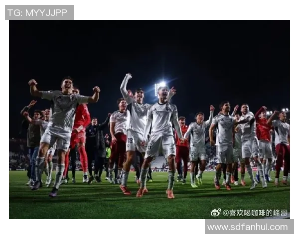 国王杯激战波尔图与切尔西战成平局绝杀时刻引发全场沸腾 国王杯激战波尔图与切尔西战成平局绝杀时刻引发全场沸腾