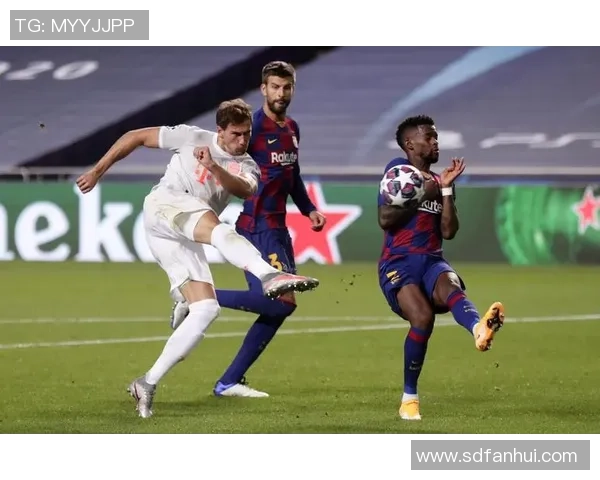 欧冠激战：拜仁逆转巴萨乌龙球成关键瞬间引发全场狂欢