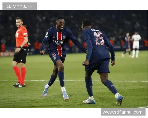 英超激战巴黎圣日耳曼狂胜那不勒斯四球绝杀瞬间引发全场沸腾