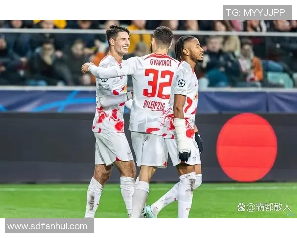 莱比锡狂胜本菲卡6-2神扑时刻引发争议判罚全场沸腾 莱比锡狂胜本菲卡6-2神扑时刻引发争议判罚全场沸腾