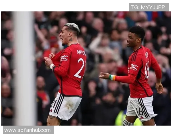 足总杯大战：拜仁狂胜曼联五球赛场瞬间引发热烈反响