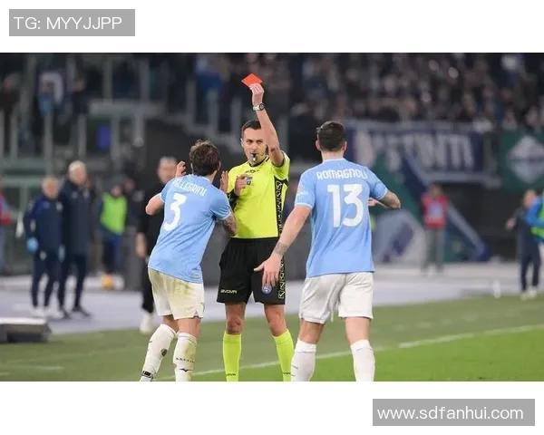 意甲激战:多特蒙德与里昂鏖战至平局红牌事件引发全场热议 意甲激战:多特蒙德与里昂鏖战至平局红牌事件引发全场热议