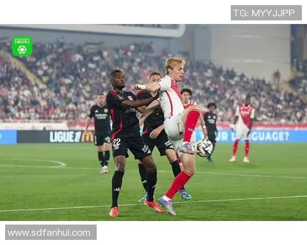 德甲激情四射巴黎圣日耳曼大胜多特蒙德帽子戏法引爆全场热情
